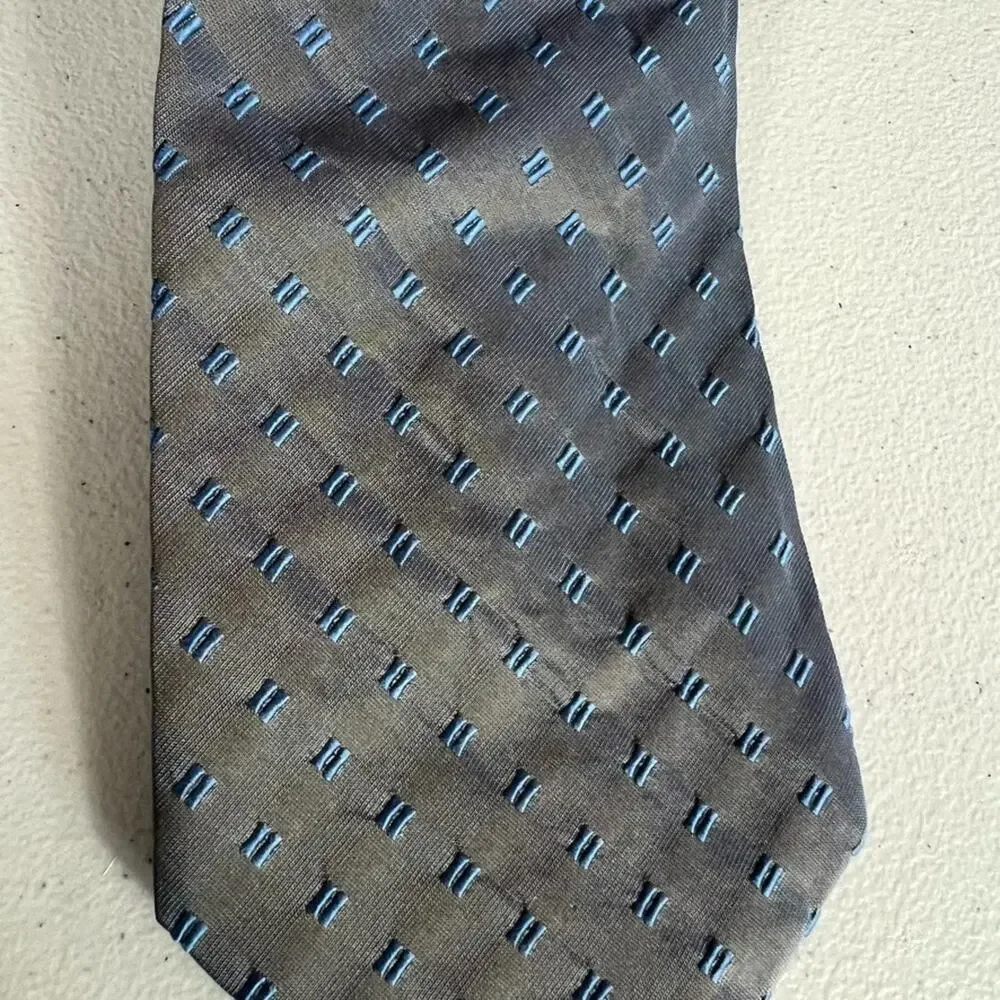 Hugo Boss iconic measures high